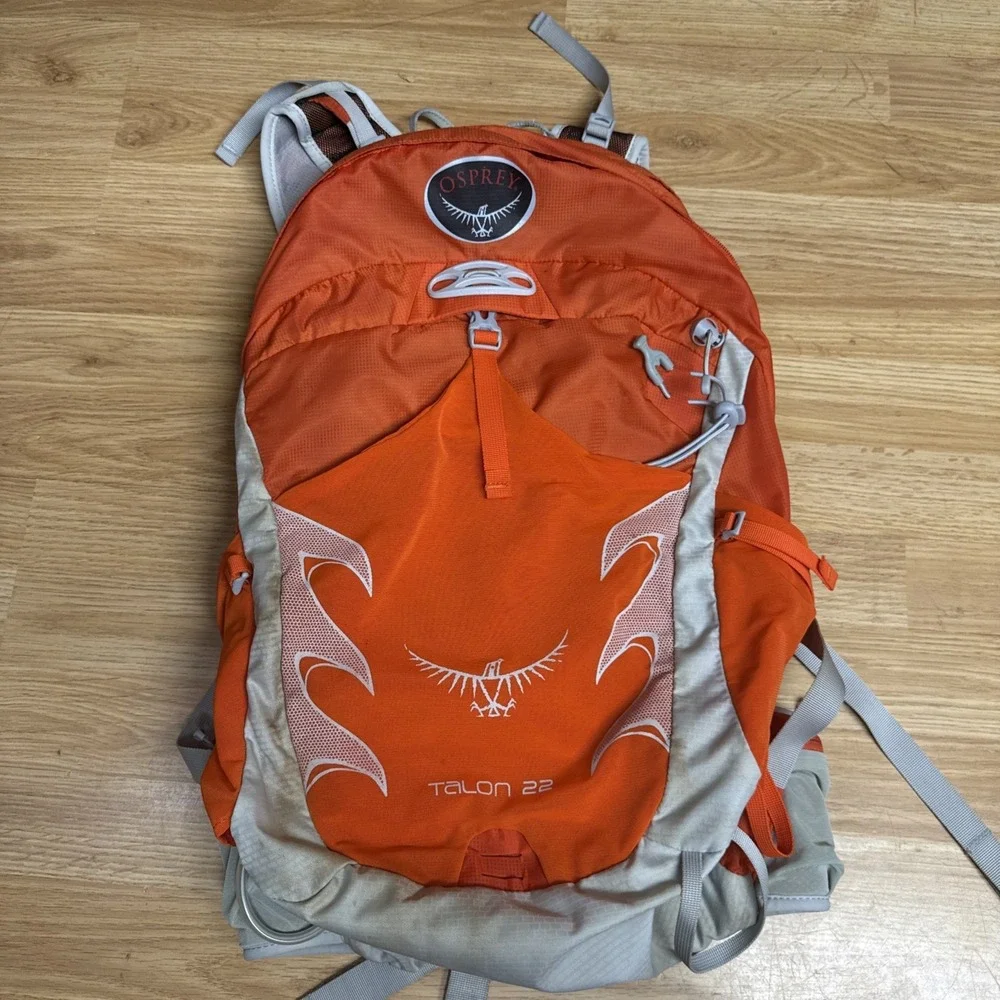 Osprey Talon 22 Backpack Orange Hiking Camping Medium/large